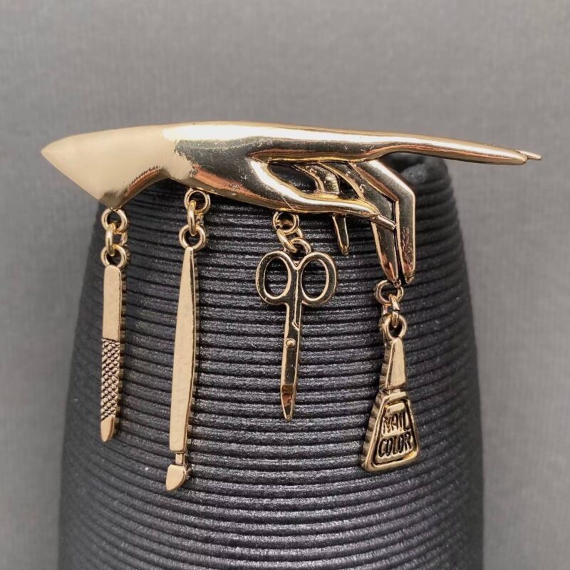 A BIT EXTRA - Beauty Tools Brooch